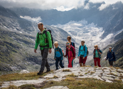 Nationalpark Ranger mit Schulklasse