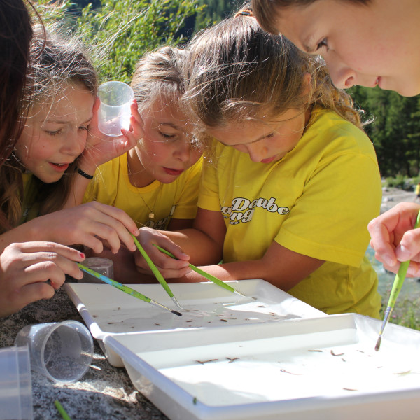 Experiment in der Verbund Klimaschule des Nationalparks Hohe Tauern