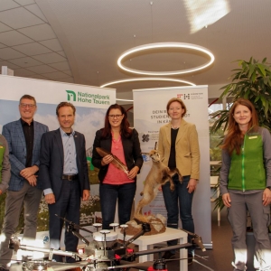 LR Schaar, Rektor Granig, FH Kärnten, Nationalparkdirektor Rupitsch und VertreterInnen der FH Kärnten