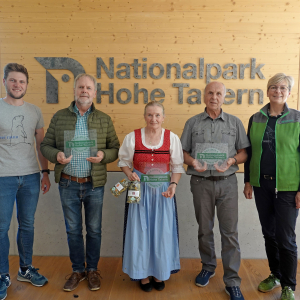 vlnr: Regionsprodukte-Ansprechpartner beim NPHT Marco Schiefer, Imker Horst Plössnig, Kräutertee-Expertin Theresia Posani, Imker Johann Ebner und Barbara Pucker
