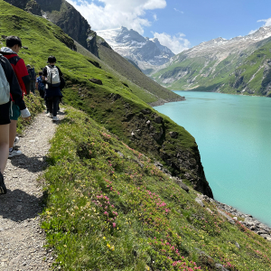 Chinesische Schülergruppe beim Wandern entlang der Kapruner Stauseen © Ying Jiang © Ying Jiang