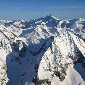 Glocknergruppe im Winter aus dem Hubschrauber aufgenommen. 