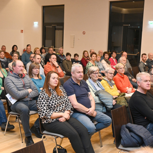 Gäste aus der Region ließen sich das filmische Highlight nicht entgehen. Foto Peter Schober 